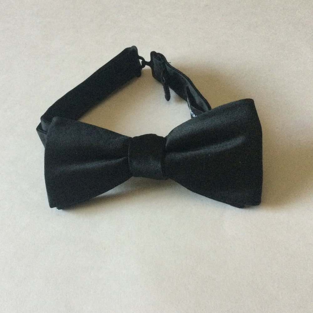 NORDSTROM MENS SILK SATIN PRE-TIED BOW TIE BLACK NWOT